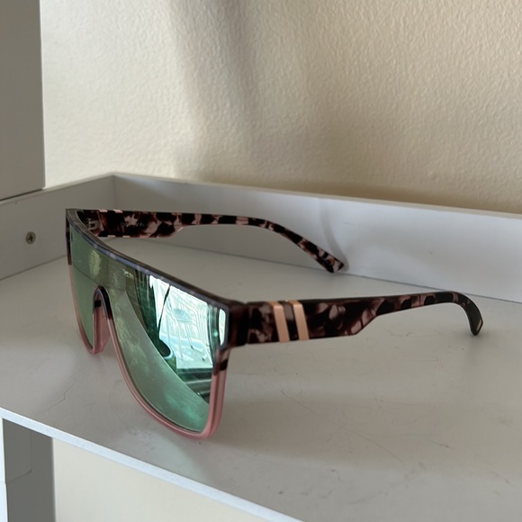 CAKE oversized shield sunglasses - Picture 8 of 12